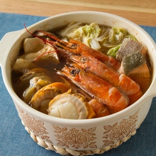 魚介たっぷり海鮮鍋 / Seafood Pot